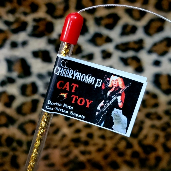 Cat Eye Wipes Stain Remover w Cherry Toy - Picture 4 of 4